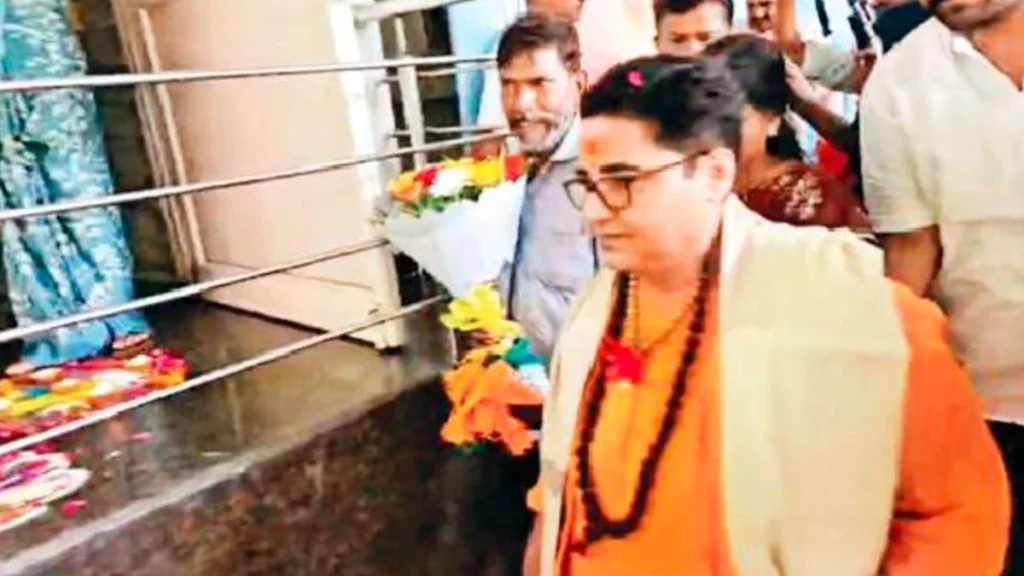 साध्वी प्रज्ञा ठाकुर बोलीं- कौन कहता है आतंक कोई रंग नहीं