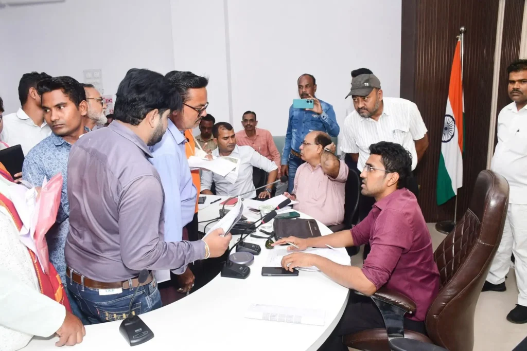 कलेक्टर सिद्धार्थ जैन ने जनसुनवाई में सुनी जनता की समस्याएं, अधिकारियों को दिए त्वरित समाधान के निर्देश
