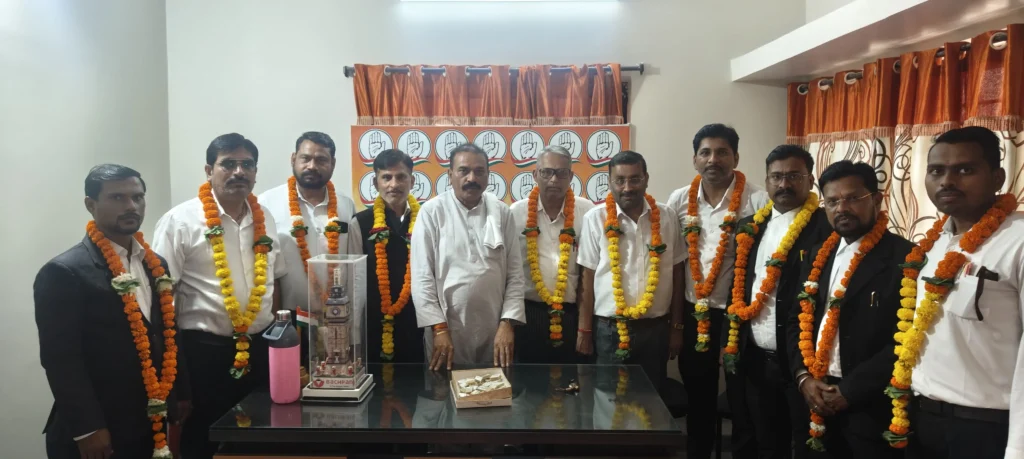 हरदा विधायक डॉ. दोगने ने जिला अधिवक्ता संघ के नवनिर्वाचित पदाधिकारियों का किया सम्मान