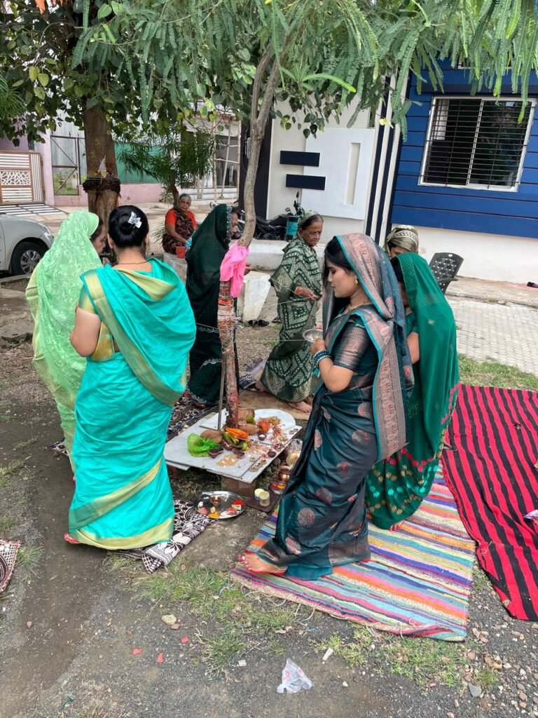 स्वर्णकार समाज की महिलाओं ने पारंपरिक रीति से मनाया आंवला नवमी का पर्व | Loktaal News